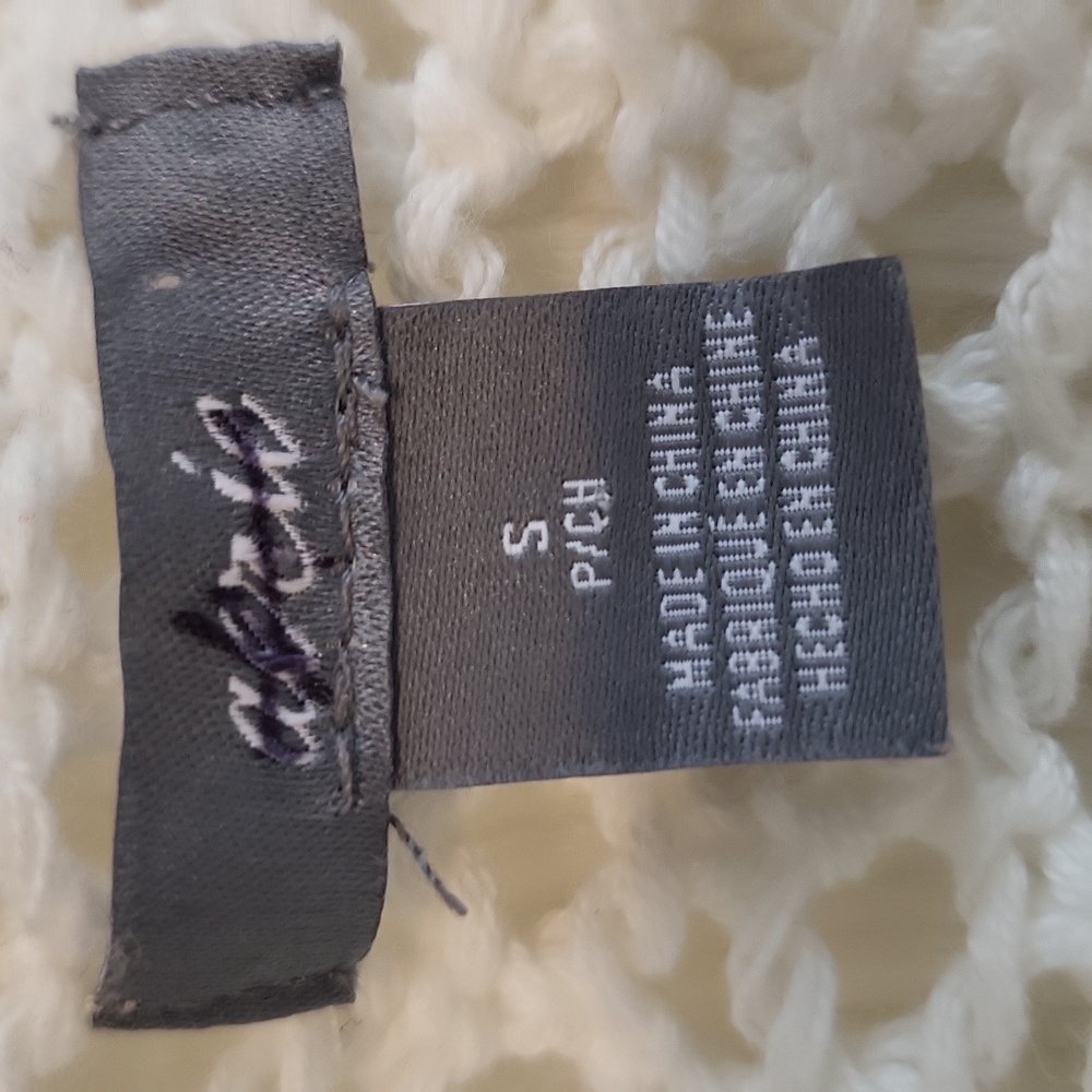 Erie crocheted sweater - Picture 7 of 12